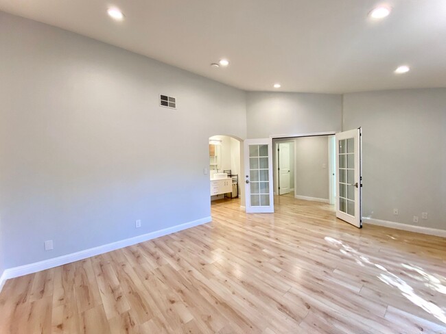 Building Photo - Gorgeous 3-bedroom home in Fremont! - Char...