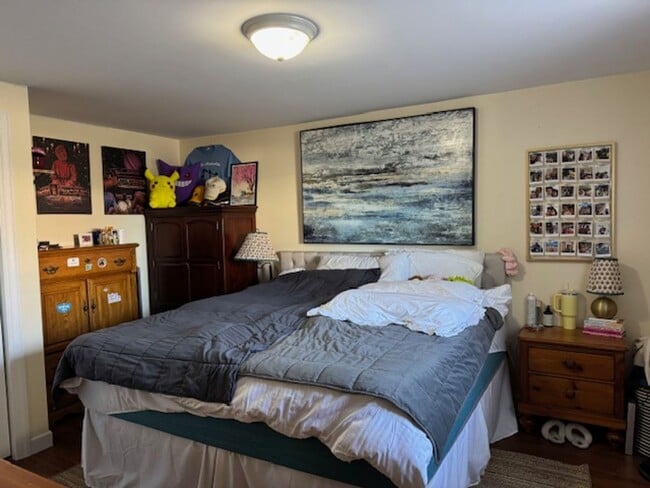 Building Photo - 215 N Lewis St