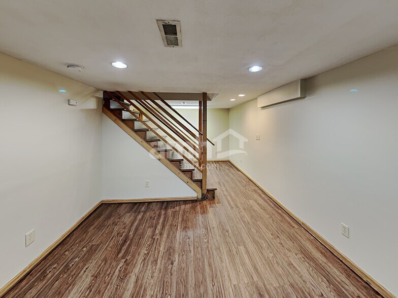 Building Photo - 105 Elmwood St