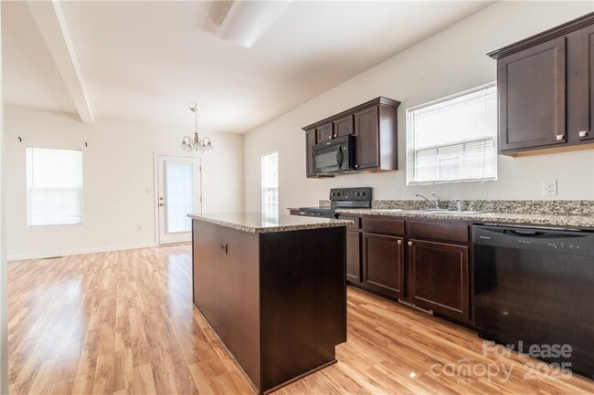 Building Photo - 108 Lookout Point Pl
