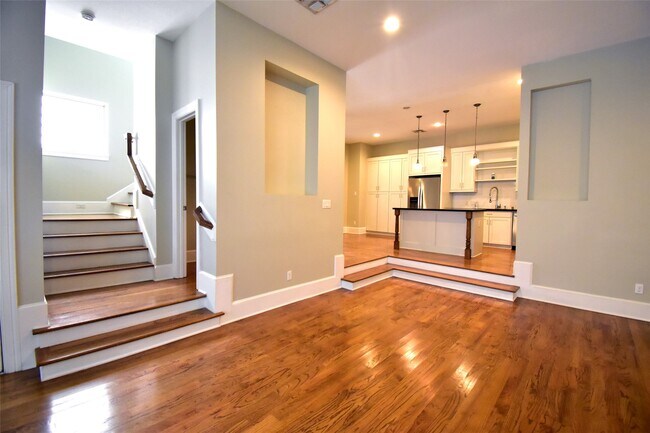 Building Photo - 1538 W 23rd St