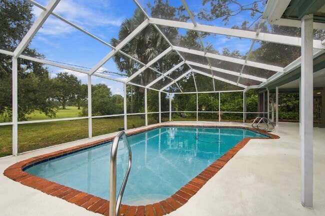 Building Photo - 1257 Fairway Cir S