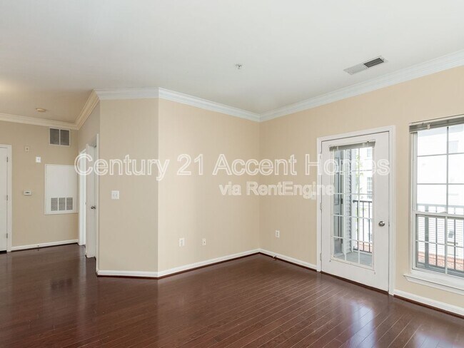 Building Photo - 4862 Eisenhower Ave