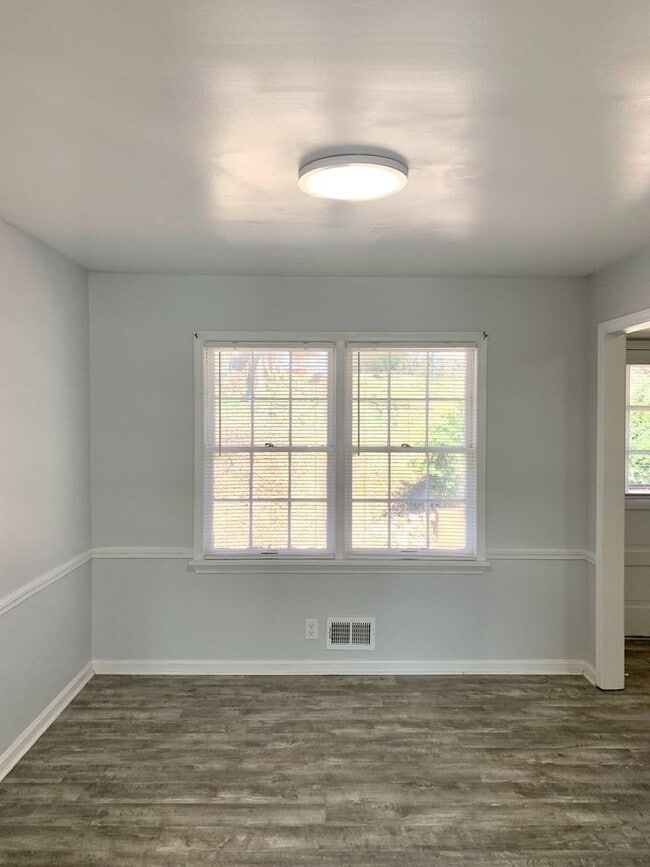 Building Photo - 3311 Mid Dale Ln