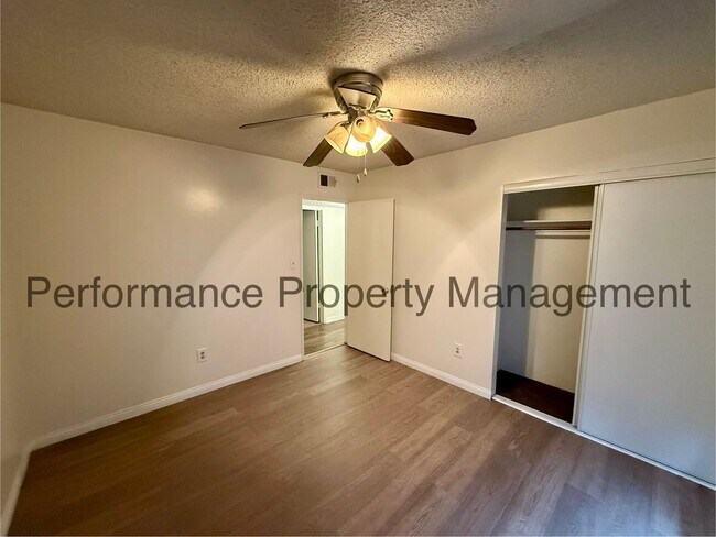 Building Photo - Charming 3 Bed/2 Bath SW Bakersfield Home w/ RBP & $0 Deposit Option