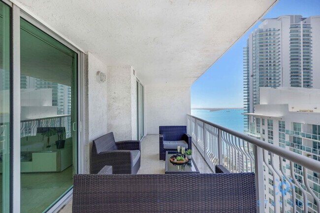 Building Photo - 1200 Brickell Bay Dr