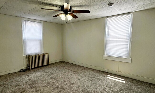 Building Photo - 3Bedroom 1Bathroom home in Bridesburg Avai...