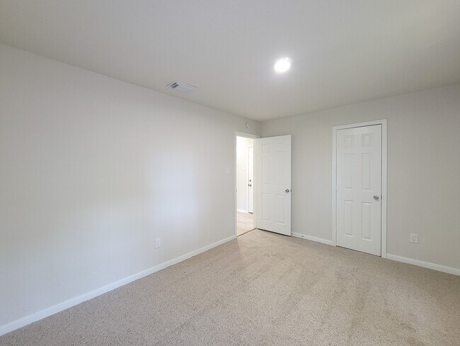Building Photo - 8719 Valley Song Dr