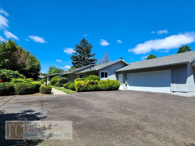 Building Photo - 1117 NE 181st Ave