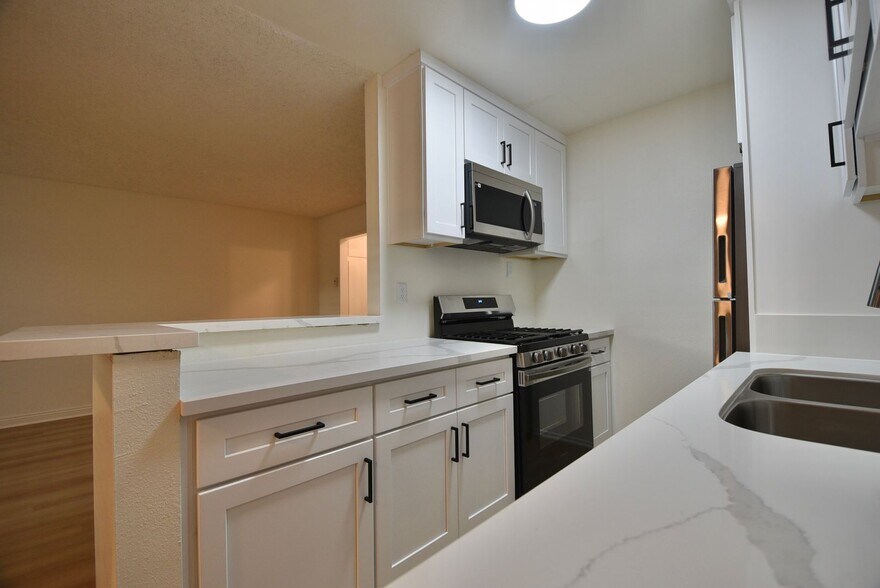 Building Photo - 849 N McCadden Pl