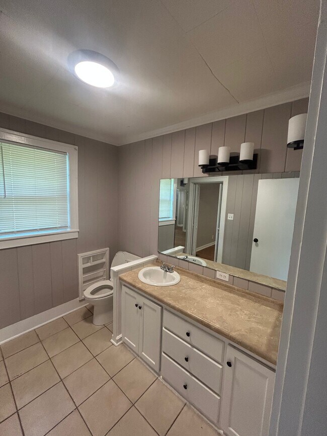 Building Photo - 13 Brantwood Dr
