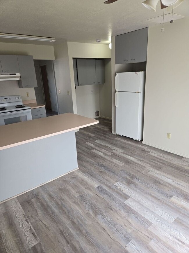 Building Photo - 769 W 640 S