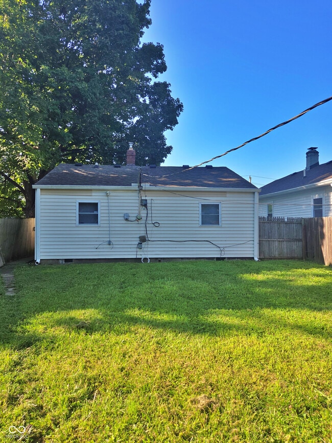 Building Photo - 1524 E Legrande Ave