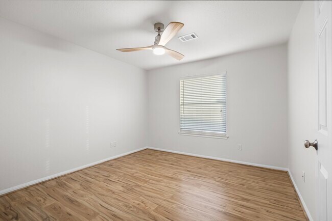 Building Photo - 34 Drifting Shadows Cir