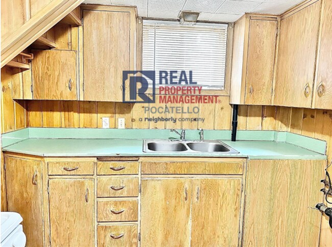 Building Photo - 651-655 W Lander