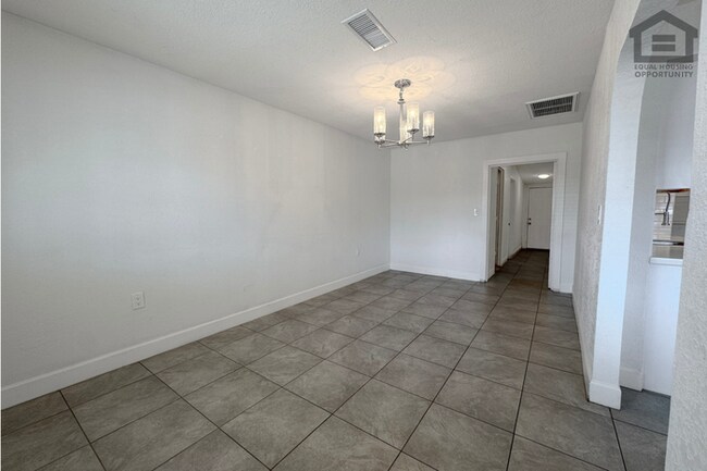 Building Photo - 4Bed/2Bath House at Chandler Blvd/McQueen Rd! Ready for Immediate Move-In! – NO HOA!