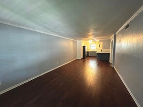 Building Photo - Spring Semester Discount! 2 Br/Bth Corner Unit