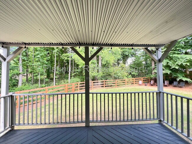 Building Photo - 2980 Highland Pass