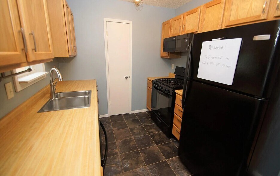 Building Photo - 2609 W 55th St