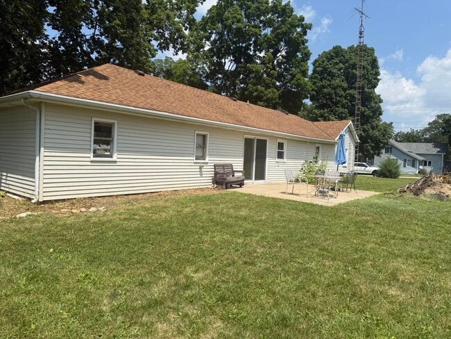 Building Photo - 126 8th St