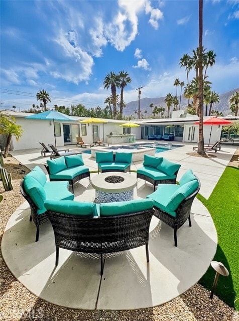 Building Photo - 1523 E San Lorenzo Rd