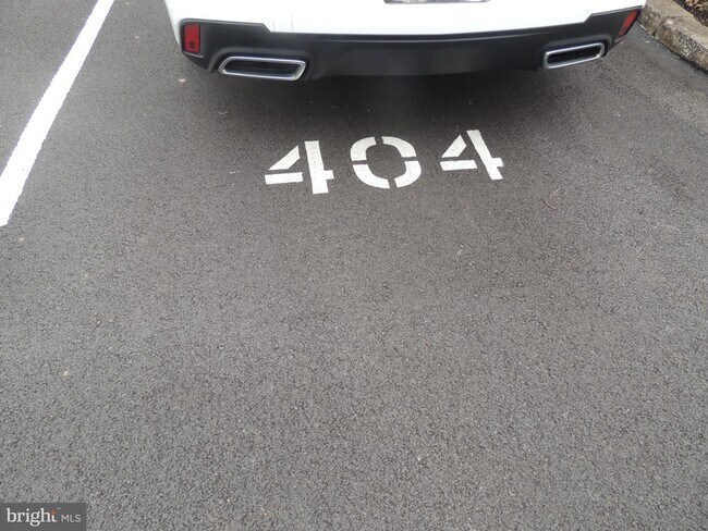 Building Photo - 404 Pinebrooke Cir