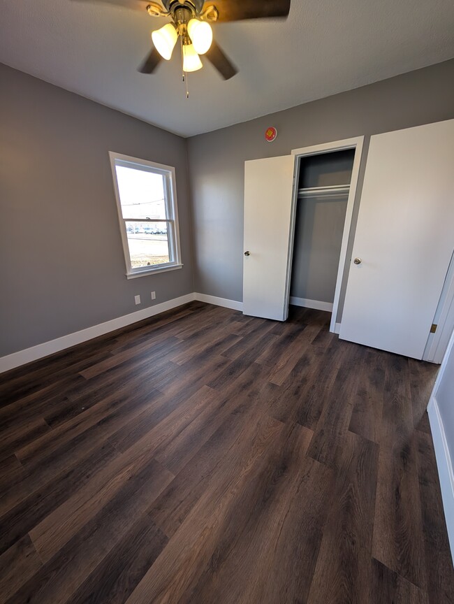 Building Photo - 621 SW Oakley Ave