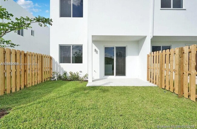Building Photo - 7231 NW 103rd Path