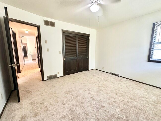 Building Photo - 2330 S Brookside Pkwy