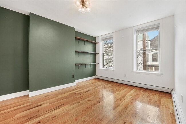 Building Photo - 33 White St