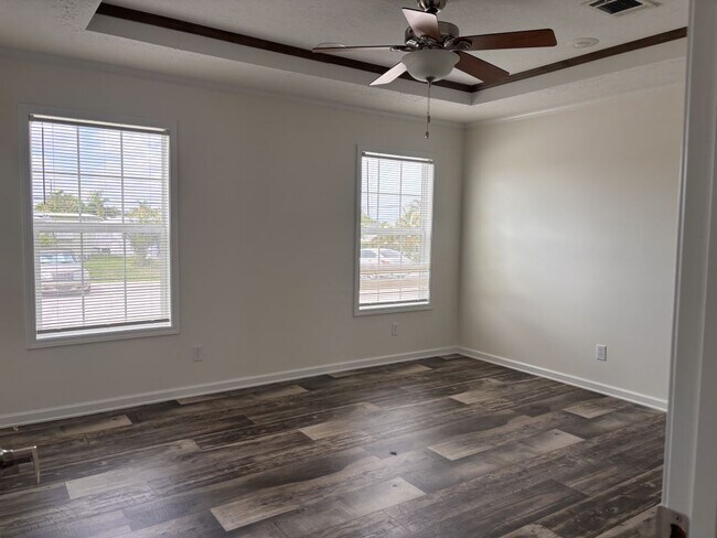 Building Photo - 459 Emden St