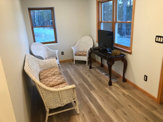 Sunroom! - 95 Grier Ct