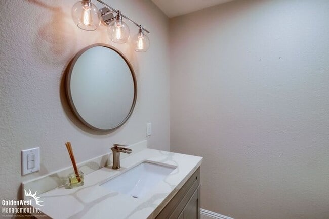 Building Photo - Stylish 3Bdm 2Ba Unfurnished Home in Missi...