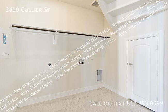 Building Photo - 2600 Collier St