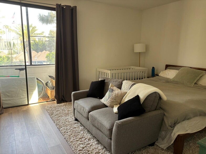 Building Photo - 310 Tahiti Way