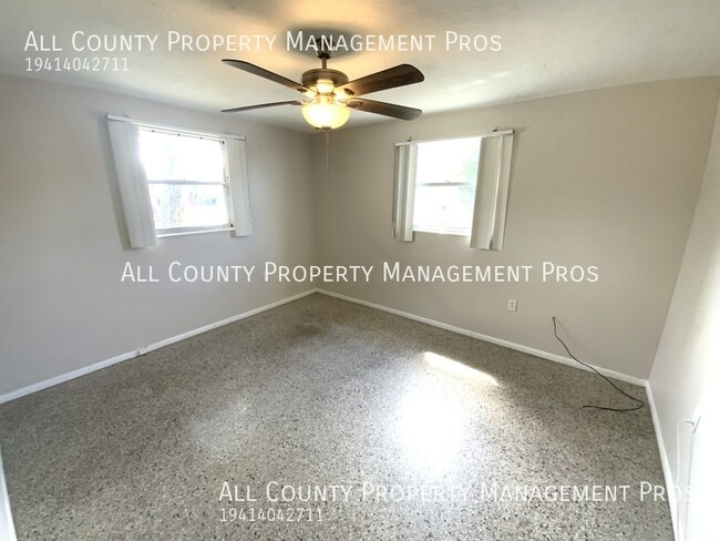 Building Photo - Pet Friendly / Central A/C / Carport / Lau...