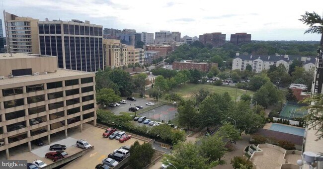 Building Photo - 1530 Key Blvd