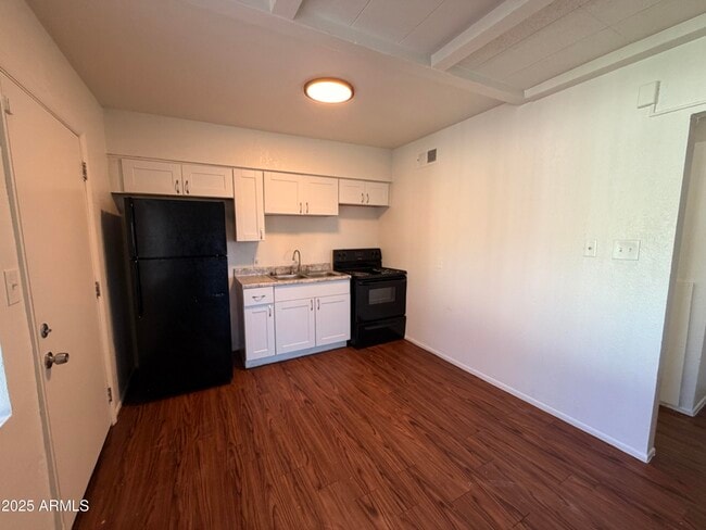 Building Photo - 6802 W Glendale Ave