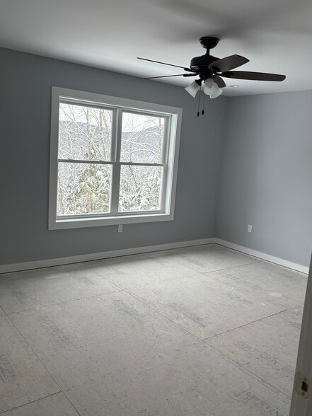 master bedroom - 867 Upper Pleasant Valley Rd
