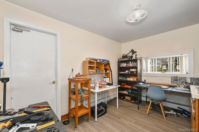 Building Photo - 568 Manville Rd