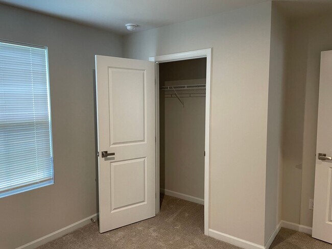 Building Photo - 8103 Sterling Oaks Dr