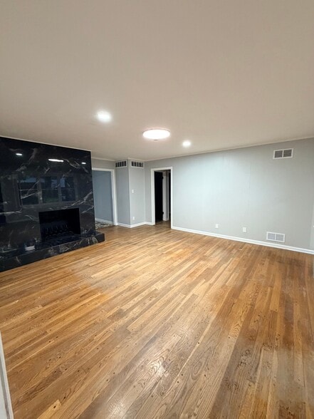 Building Photo - 2311 Lovitt Dr