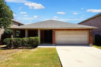 Building Photo - Move-in Ready Home Available in Converse -...