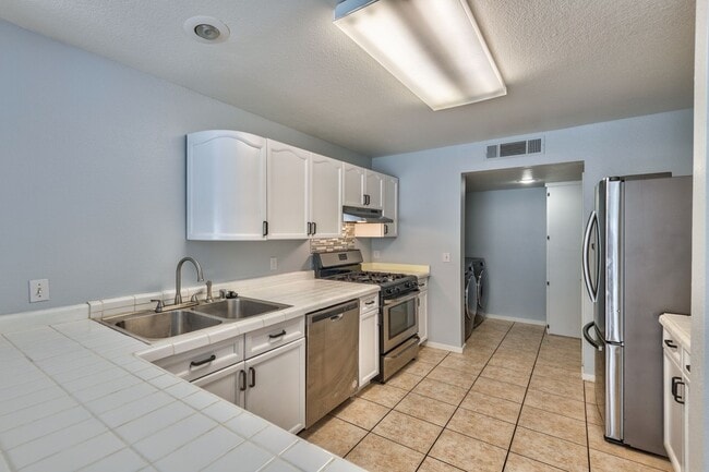 Building Photo - 7736 Allerton Ave