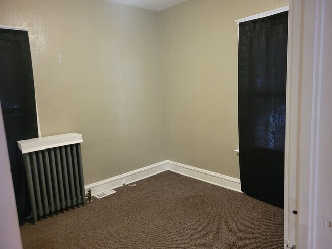 Building Photo - 508 S Huttig Ave