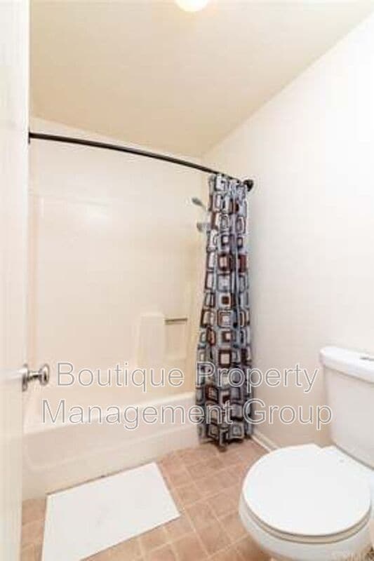 Building Photo - 12555 S Euclid St