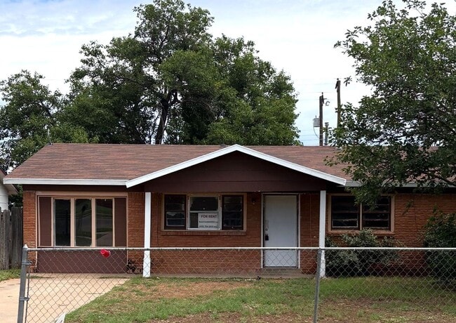 Building Photo - $0 First Month's Rent / $0 Deposit at Move-in