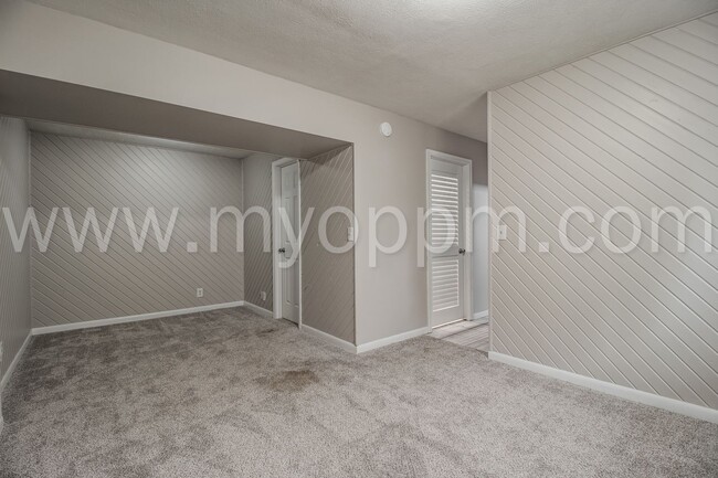 Building Photo - Beautifully Remodeled 3 Bedroom / 1.5 Bath...