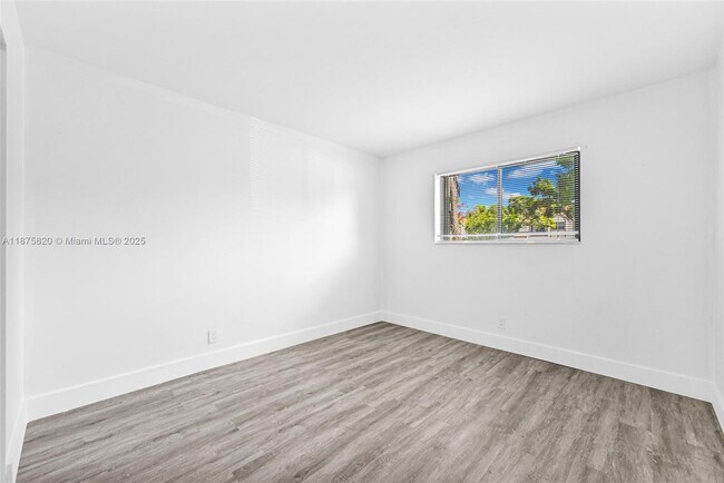 Building Photo - 545 Trace Cir