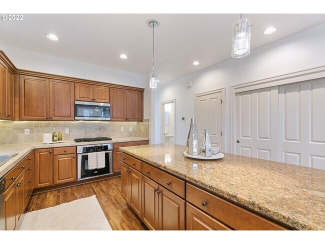 Building Photo - 17335 SW Montague Way